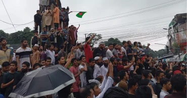 চট্টগ্রামে পুলিশের বাধা উপেক্ষা করে শিক্ষার্থী-অভিভাবকদের বিক্ষোভ