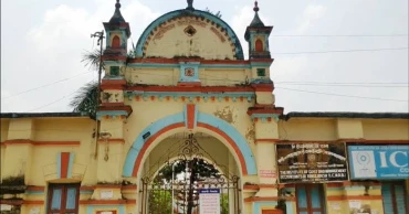 কুমিল্লা ভিক্টোরিয়া কলেজে ফি আছে, চিকিৎসা নেই!