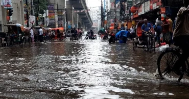 একটু বৃষ্টিতেই হাঁটুজল ঢাকায়, নগরবাসীর ভোগান্তি চরমে