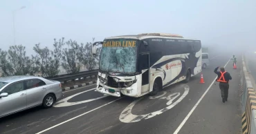 মাওয়া এক্সপ্রেসওয়েতে তিন যাত্রীবাহী বাস ও কাভার্ড ভ্যানের সংঘর্ষ