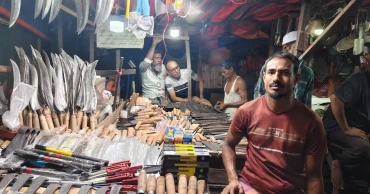 সময় গড়াচ্ছে, তবুও ছুরি-চাপাতির দোকানে নেই ক্রেতা