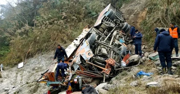 নেপালে পাহাড়ি সড়ক থেকে বাস খাদে, নিহত ১৮