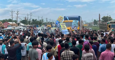 অবৈধভাবে বালু উত্তোলন বন্ধের দাবিতে আশুগঞ্জে মহাসড়ক অবরোধ করে বিক্ষোভ