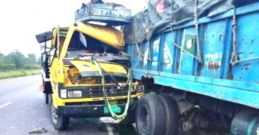 রাজশাহীতে ট্রাকের পেছনে আরেক ট্রাকের ধাক্কা, হেল্পার নিহত