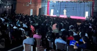 ঢাবিতে প্রথমবারের মতো অনুষ্ঠিত হলো ক্যাম্পাস স্ট্যান্ডআপ কমেডি শো ‘হাসির আড্ডা'