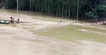 শেরপুরে পাহাড়ি ঢলে বেইলি সেতু বিধ্বস্ত, যোগাযোগবিচ্ছিন্ন কয়েক গ্রামের মানুষ