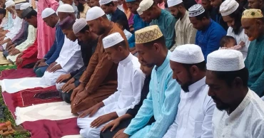 নিজ গ্রামে ঈদের নামাজ আদায় করলেন ‘কাটার মাস্টার’ মোস্তাফিজ