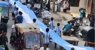 চুয়াডাঙ্গায় ২ হাজার ফুট আর্জেন্টিনা পতাকা নিয়ে সমর্থকদের শোভাযাত্রা