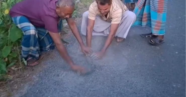 শরীয়তপুরে সংস্কারের দুই মাসেই উঠে যাচ্ছে সড়কের কার্পেটিং