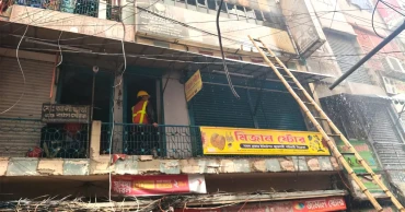 চকবাজারে খাজা মার্কেটের আগুন নিয়ন্ত্রণে