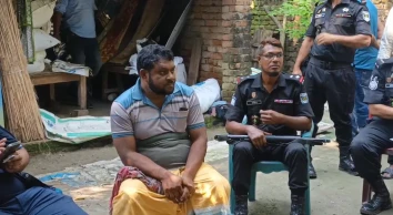 সাতক্ষীরায় নকল কীটনাশক কারখানায় র‍্যাবের অভিযান, ডিলারের কারাদণ্ড-জরিমানা