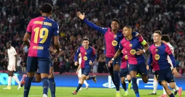 রাফিনিয়ার হ্যাটট্রিকে ৯ বছর পর বায়ার্নকে হারাল বার্সেলোনা