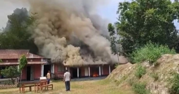 লালমনিরহাটে শিক্ষাপ্রতিষ্ঠানে আগুন, পুড়ে গেছে দুটি শ্রেণিকক্ষ