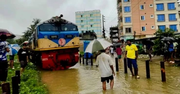 ডুবে আছে রেল সড়ক, চট্টগ্রাম-কক্সবাজার রুটে সব ট্রেনের যাত্রা বাতিল