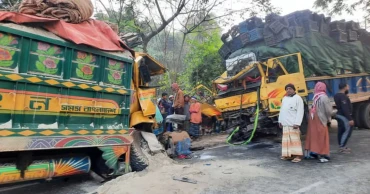 ঝিনাইদহে ২ ট্রাকের সংঘর্ষে এক চালক নিহত