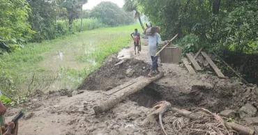 নড়াইলে বর্ষা নামলেই বিচ্ছিন্ন গ্রামীণ জনপদ, কাঁচা রাস্তায় চলাচলে ভোগান্তি
