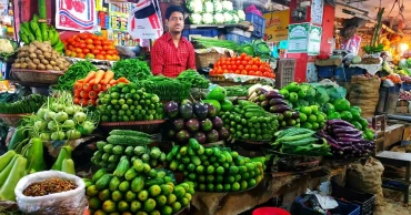 চাহিদা কমলেও মাংস, মুরগি, কাঁচা মরিচ ও সবজির দাম এখনো চড়া