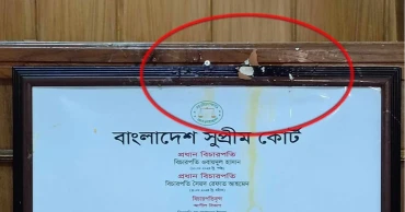 বিচারপতিকে ডিম ছুঁড়ে মারলেন আইনজীবীরা