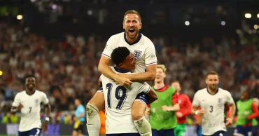 ইংল্যান্ডের ফাইনালে ওঠার লড়াইয়ে ম্যাচজুড়ে যা হলো