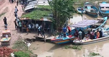 নাজিরগঞ্জ-ধাওয়াপাড়া রুটে ১১ দিন ফেরি বন্ধ, ট্রলার ও স্পিডবোটে বাড়তি ভাড়া আদায়ের অভিযোগ