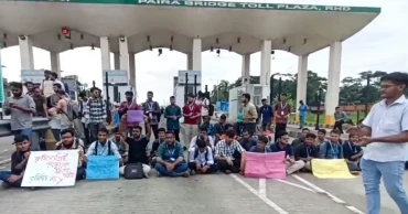 ৩ দফা দাবিতে সড়ক অবরোধে পবিপ্রবির কৃষি শিক্ষার্থীদের