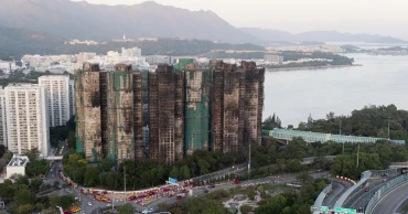 হংকংয়ে ভবনের অগ্নিকাণ্ডে নিহত বেড়ে ১২৮, গ্রেপ্তার আরও ৮