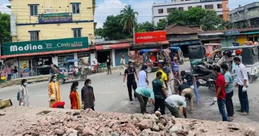 শেরপুর শহর পরিষ্কার করতে রাস্তায় শিক্ষার্থীরা