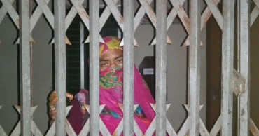 ঋণের কিস্তি পরিশোধ না করায় বিআরডিবি অফিসে তালাবদ্ধ নারী
