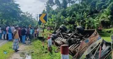 রামুতে বাস-কাভার্ডভ্যানের সংঘর্ষে বাবা-ছেলেসহ নিহত ৩, আহত ৭