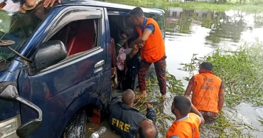 নোয়াখালীতে মাইক্রোবাস খালে পড়ে এক পরিবারের ৭ জন নিহত