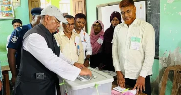 ভোট দিতে হেলিকপ্টারে চড়ে কলাপাড়ায় দুর্যোগ প্রতিমন্ত্রী