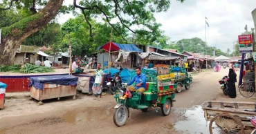 পীরগঞ্জের চতরাহাটের জায়গা বেদখল, বাজার বসছে সড়কে