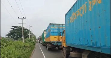 ট্রাক উল্টে ঢাকা-চট্টগ্রাম মহাসড়কের কুমিল্লা অংশে ১০ কিলোমিটার যানজট