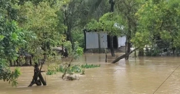 কক্সবাজারে পাহাড় ধস ও ট্রলারডুবিতে নিহত ১২, নিখোঁজ ৫ শতাধিক জেলে