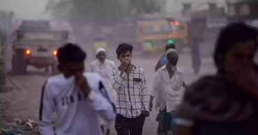 বায়ুদূষণে আজ বিশ্বের তৃতীয় শীর্ষ শহর ঢাকা