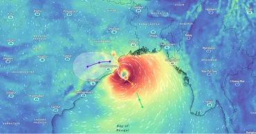 উড়িষ্যায় আঘাত হেনেছে ঘূর্ণিঝড় ‘দানা’, বাংলাদেশে কমেছে প্রভাব