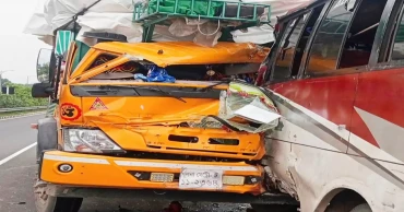 মাওয়া এক্সপ্রেসওয়েতে বিকল বাসে ট্রাকের ধাক্কায় নিহত ১, আহত ১০