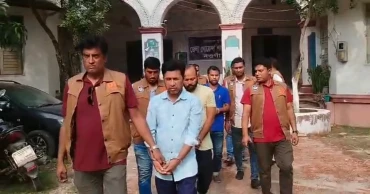 নওগাঁয় রায়ের নথি চুরি করে চাঁদা দাবি, কর্মচারীসহ গ্রেপ্তার ৪