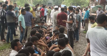 কোটা পদ্ধতি বাতিল চেয়ে বাকৃবি শিক্ষার্থীদের রেলপথ অবরোধ