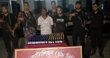 বেনাপোলে যৌথ অভিযানে ২১৭ বোতল ভারতীয় ফেনসিডিলসহ আটক ২
