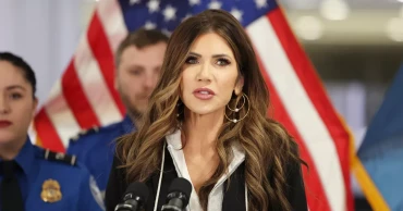 ভ্রমণ নিষেধাজ্ঞা ৩০টির বেশি দেশে সম্প্রসারিত করবে যুক্তরাষ্ট্র