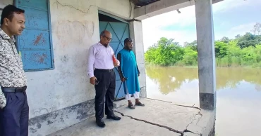 ফেনীতে নদীর করাল গ্রাসে বিদ্যালয় ভবন