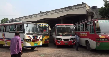 চাঁপাইনবাবগঞ্জের দুই শ্রমিক সংগঠনের দ্বন্দ্বের জেরে সব রুটে বাস চলাচল বন্ধ