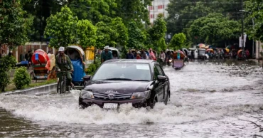 টানা বৃষ্টিতে ঢাকায় বিপর্যস্ত জনজীবন