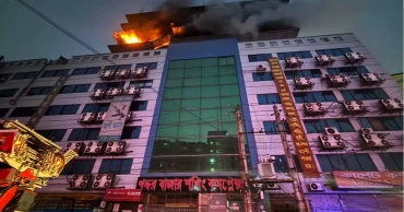 গুলিস্তানে খদ্দর বাজার শপিং কমপ্লেক্সে আগুন, নিয়ন্ত্রণে ৬ ইউনিট