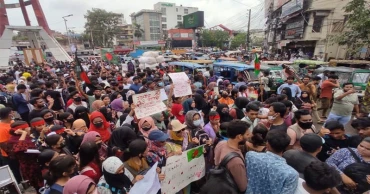 নারায়ণগঞ্জের চাষাড়া চত্বর ও বঙ্গবন্ধু সড়কে শিক্ষার্থীদের অবস্থান