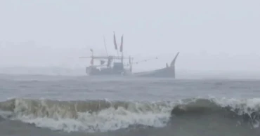 বিকল ট্রলারে ভাসতে থাকা ১৮ জেলেকে চার দিন পর উদ্ধার