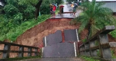 পাহাড়ি ঢলে সেতু ধ্বসে রাঙ্গামাটি-বান্দরবান সড়ক যোগাযোগ বিচ্ছিন্ন