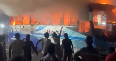 সাভারে হানিফ পরিবহনের বাসে আগুন