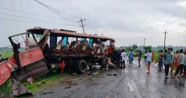 মানিকগঞ্জে বাস-ট্রাক সংঘর্ষে নিহত ৩, আহত ২০